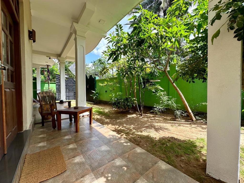 Siyon Yula - Guest House Хиккадува Номер фото